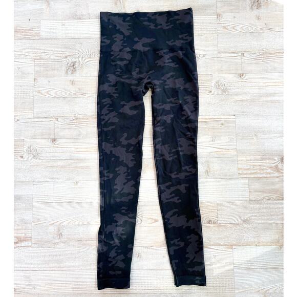 Spanx EcoCare Seamless‎ Leggings | Black Camo Size Small - Picture 2 of 3